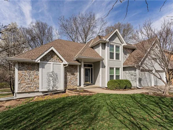 808 N Woodridge Ln, Liberty, MO 64068