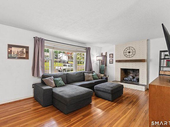 3rd image of 60 Garry Drive