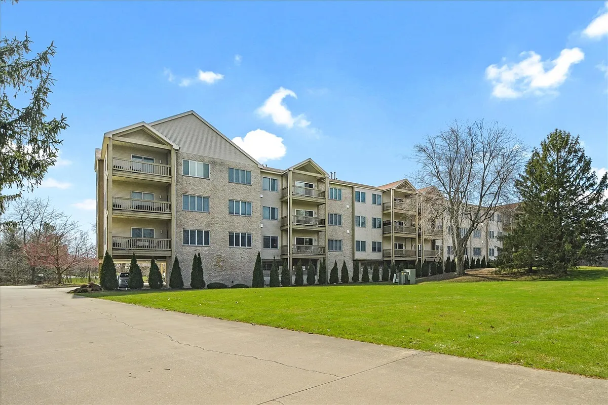3801 Clubhouse Dr APT 101 photo 1