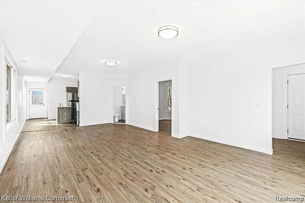 2 bed, 1.0 bath, 900 sqft, $1,295 — Photo 3