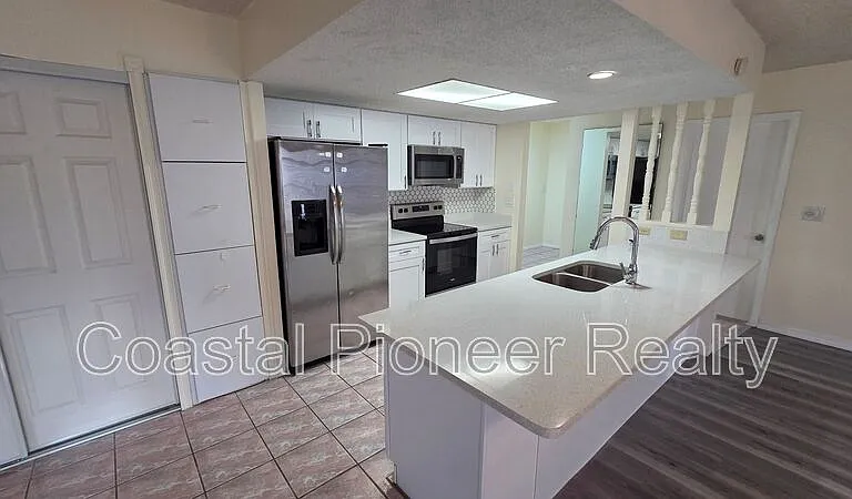 4817 Cypress Tree Dr — Photo 8