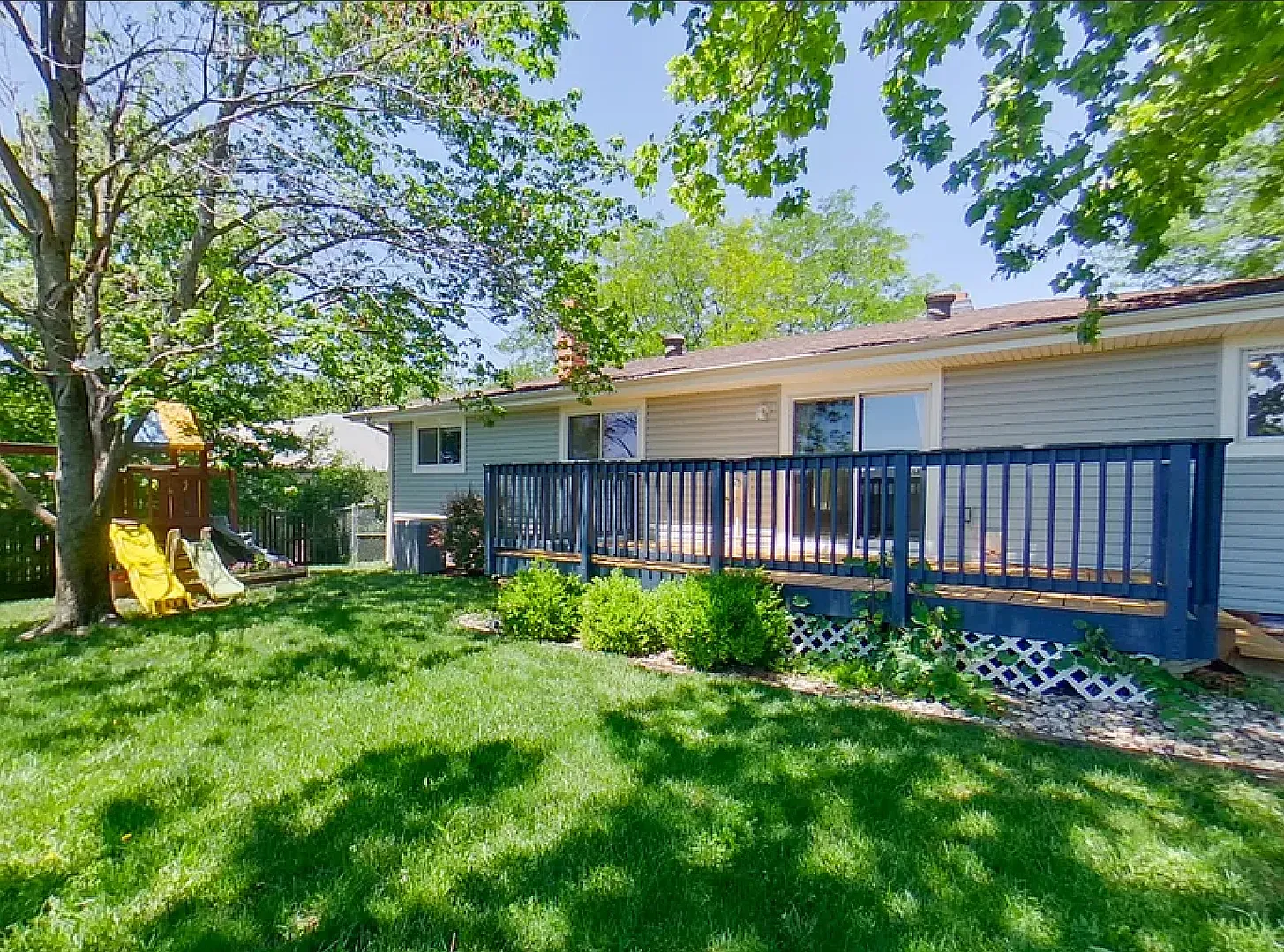 Spacious West Manhattan Home with Fenced Yard, Basement & Bonus Room! — Photo 3