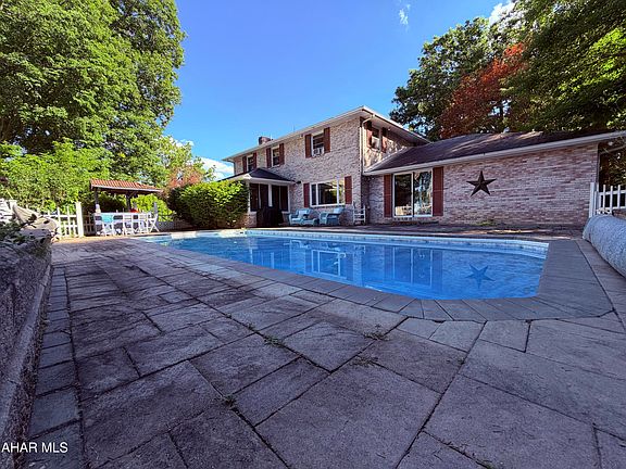 4th image of 708 Beaumont Dr