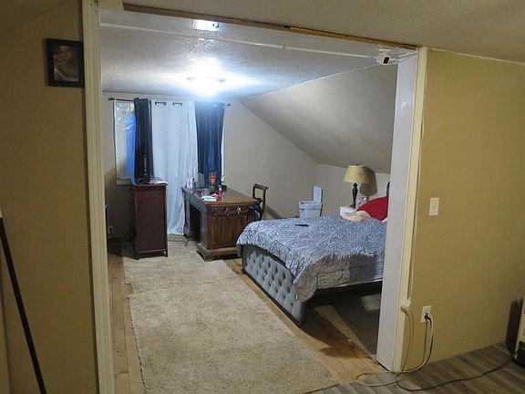 5th image of 202 Hackett Street