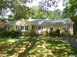 18 Suydam Ln, Bayport, NY 11705