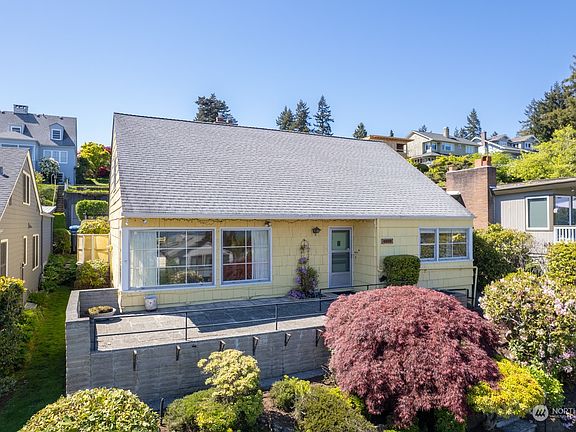 2nd image of 6515 51st Avenue NE