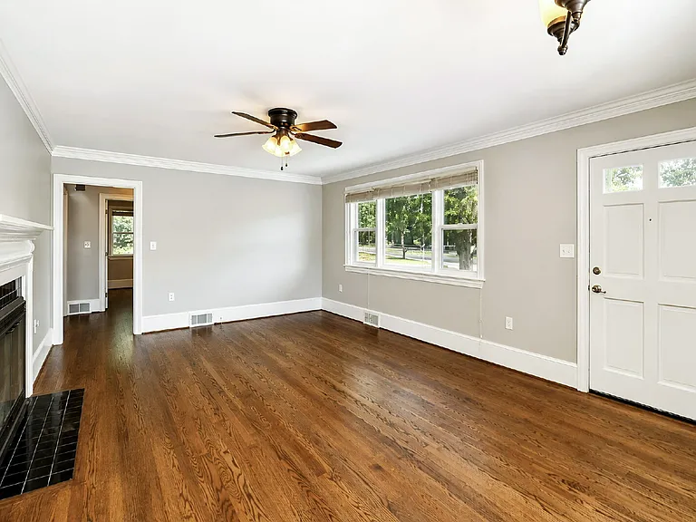 2311 Bellview Rd — Photo 2