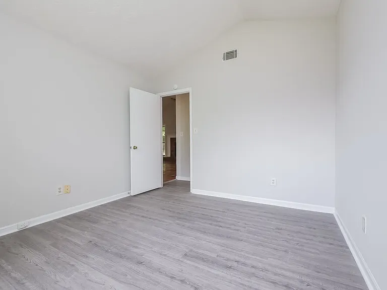 202 Northbridge Dr — Photo 21