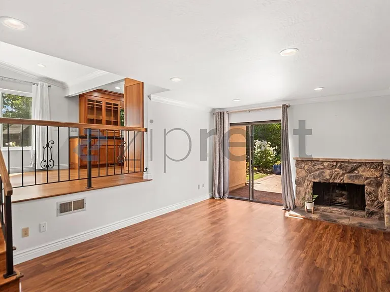 44 Bridlepath Ct — Photo 16