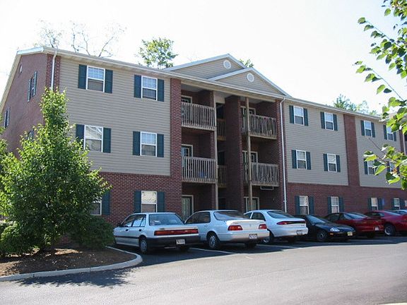 2nd image of 105 Collegiate Ct #13