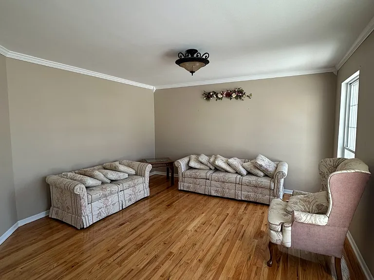 18 Garden Pl — Photo 2