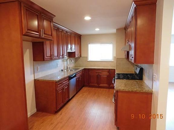 Remodeled, lovely kitchen