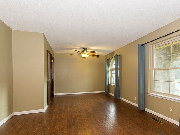 Formal living/dining room