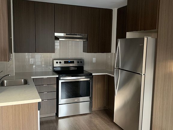 5th image of 60 Orchid Place Dr #18
