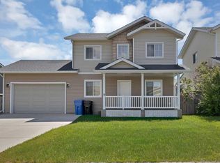 9 N Mackenzie Way, Carstairs, AB T0M0N0