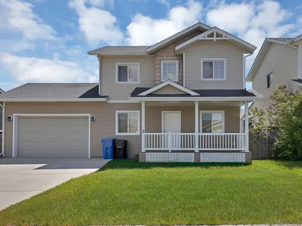 9 N Mackenzie Way, Carstairs, AB T0M 0N0