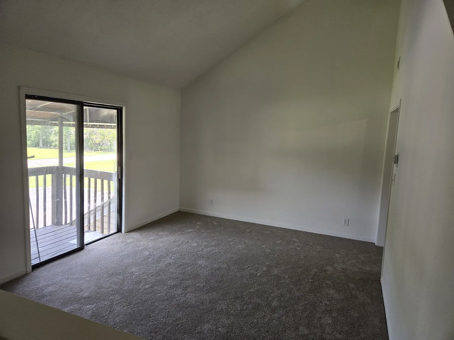 2 bed, 1100 sqft, $1,250 — Photo 3