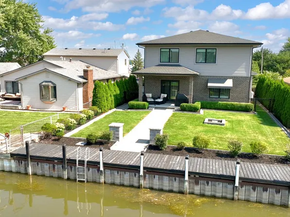 39611 Lakeshore Dr, Harrison Township, MI 48045