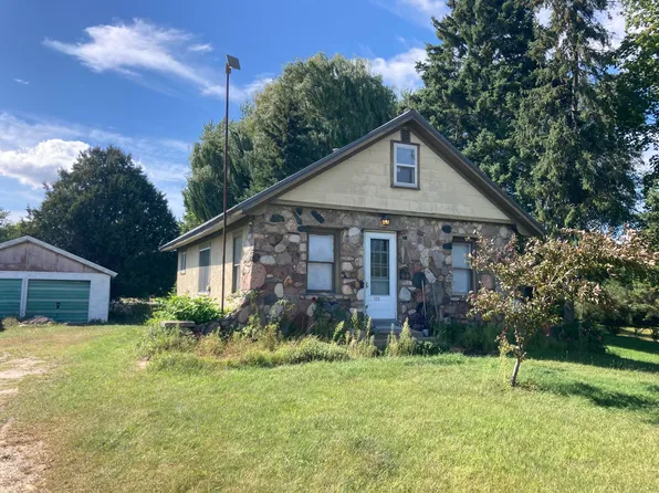 123 N 11th St, Edmore, MI 48829