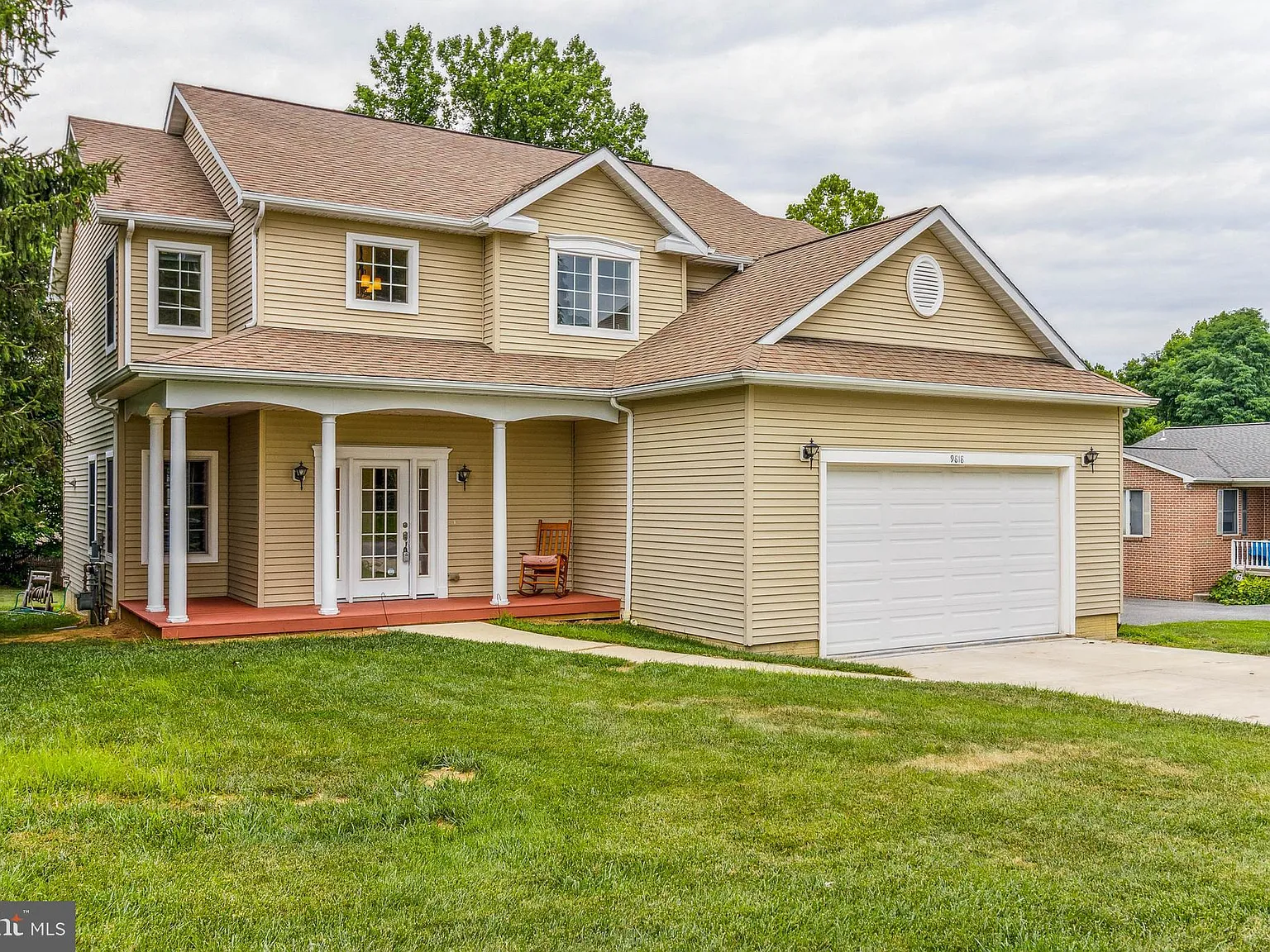 4 bed, 3.5 bath, 2501 sqft, $3,200 — Photo 2