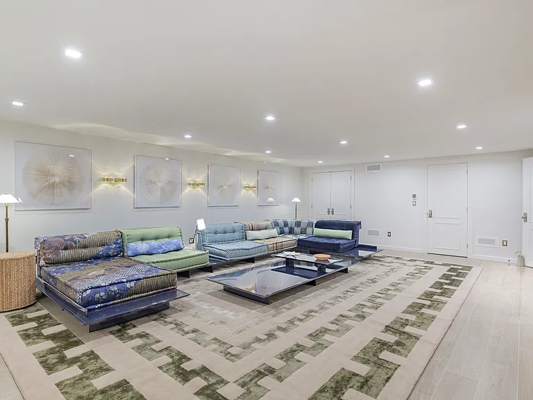 331 Meadows W — Photo 52