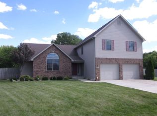 8460 Crimson Ct, Terre Haute, IN 47802