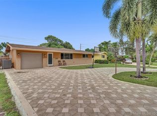 8871 NW 10th St, Pembroke Pines, FL 33024