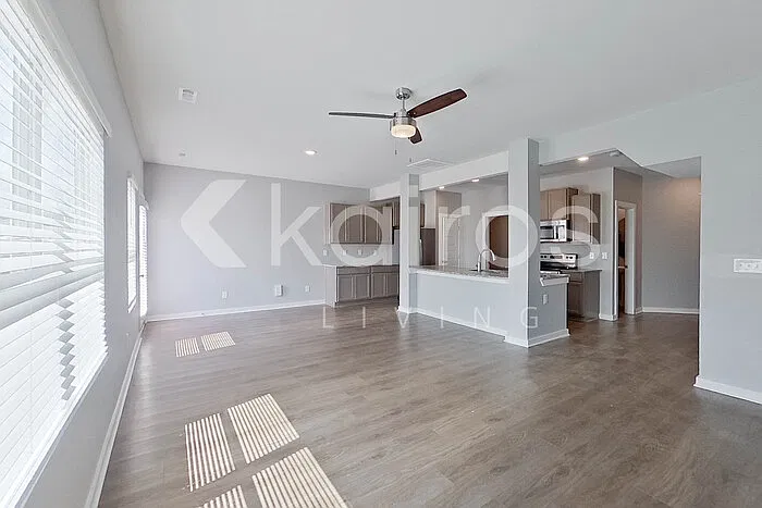 4 bed, 2.5 bath, 1947 sqft, $1,825 — Photo 3
