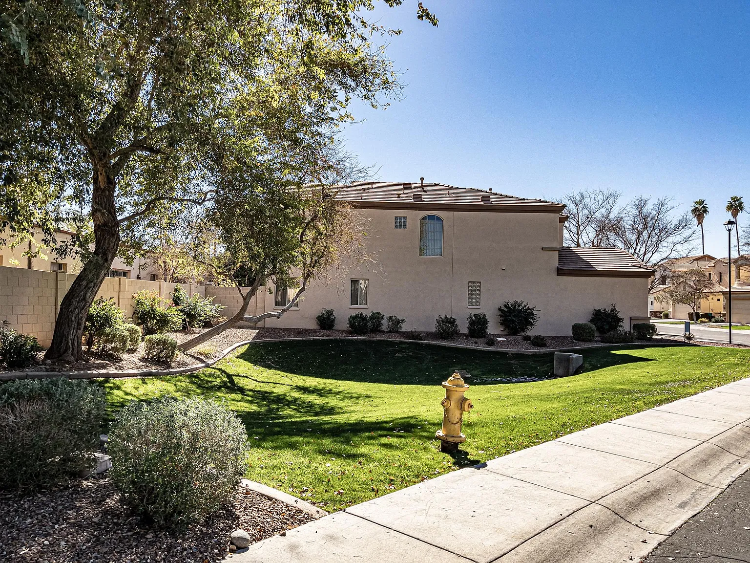 4 bed, 2205 sqft, $3,300 — Photo 3