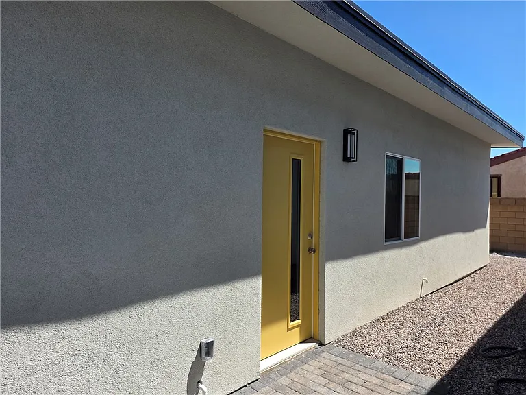 370 Riverfront Dr #2 — Photo 5