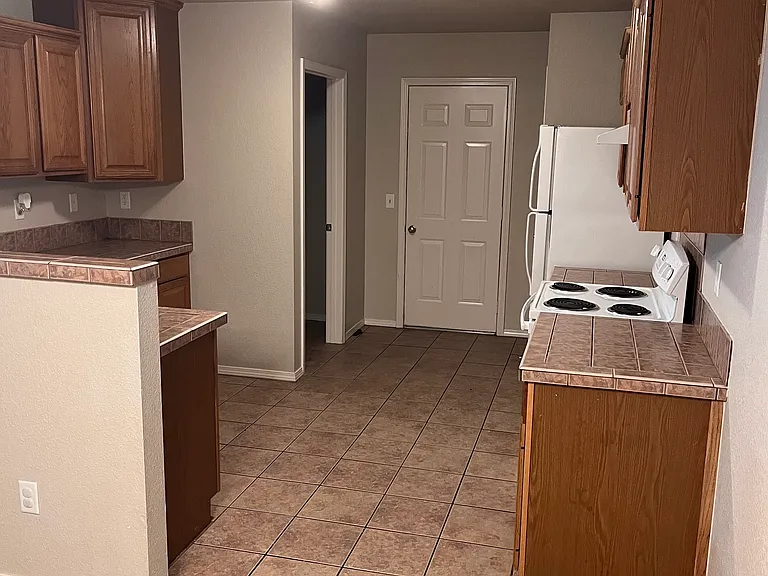 2782 W Wildwood Dr — Photo 4