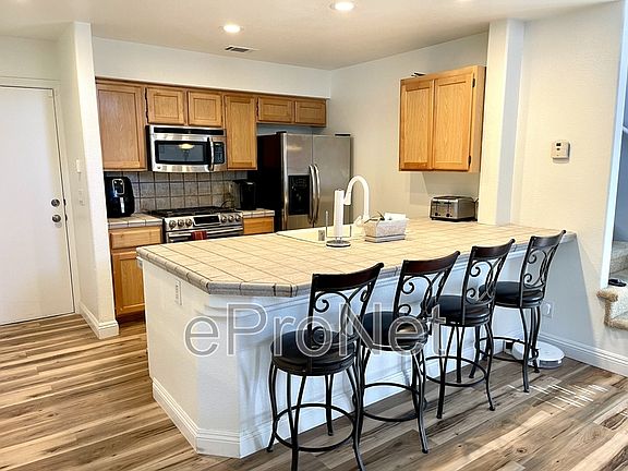 3rd image of 1401 Beaver Spring St #1