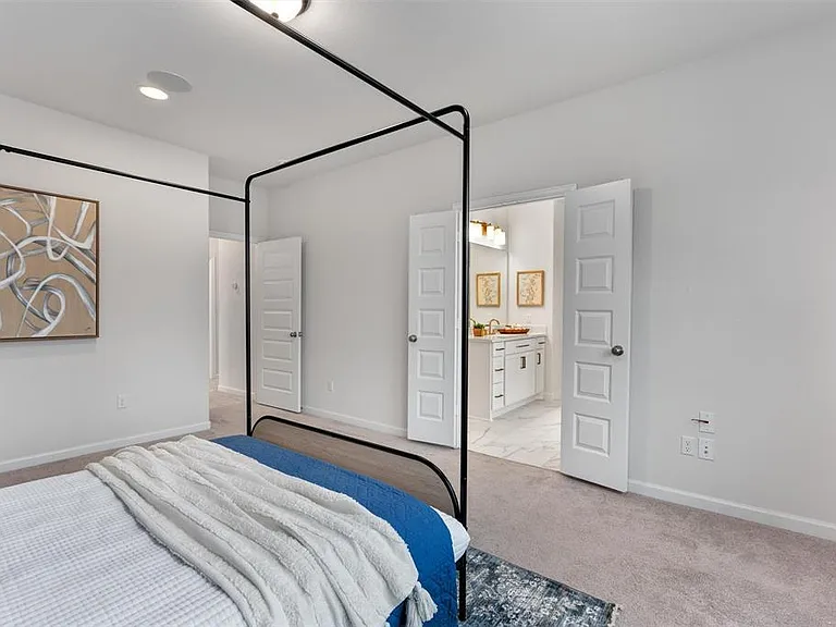 2437 Burberry Ln — Photo 16