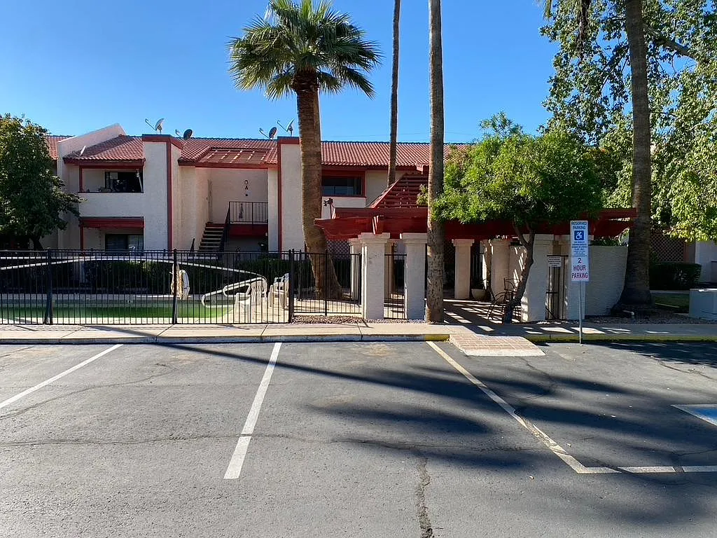 2 bed, 900 sqft, $1,399 — Photo 3