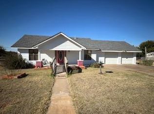222 S 4th St, Sentinel, OK 73664