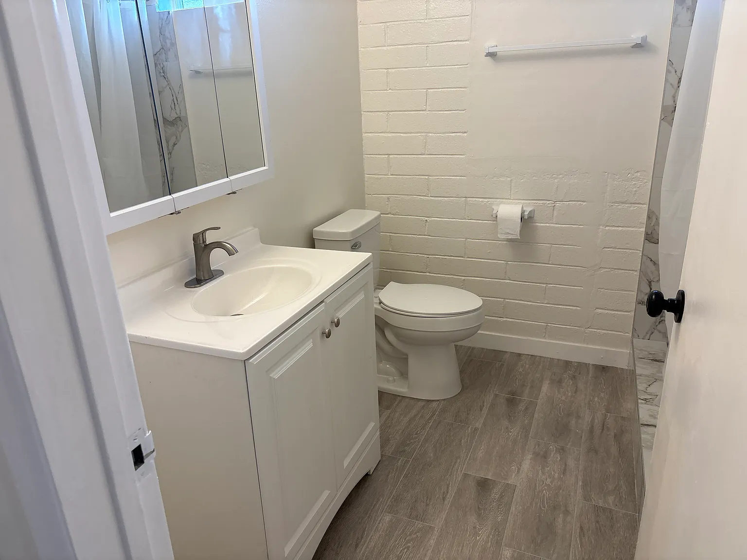 4 bed, 2000 sqft, $4,200 — Photo 4