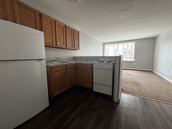 3rd image of 887-C01 Asylum Ave #C1