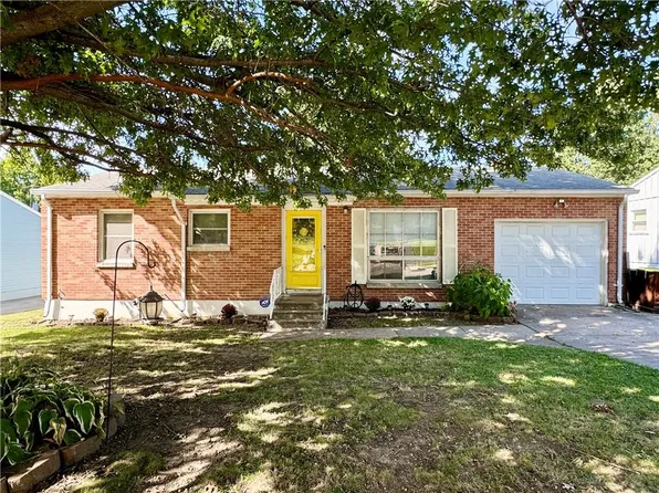 2402 Hillside Ln, Saint Joseph, MO 64503