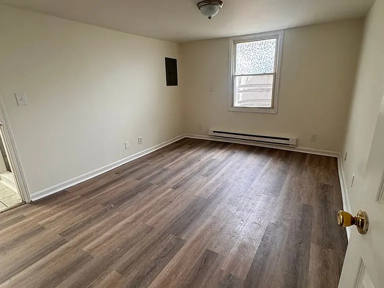 1117 N B St — Photo 7
