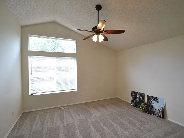 815 Riverview Ln — Photo 14