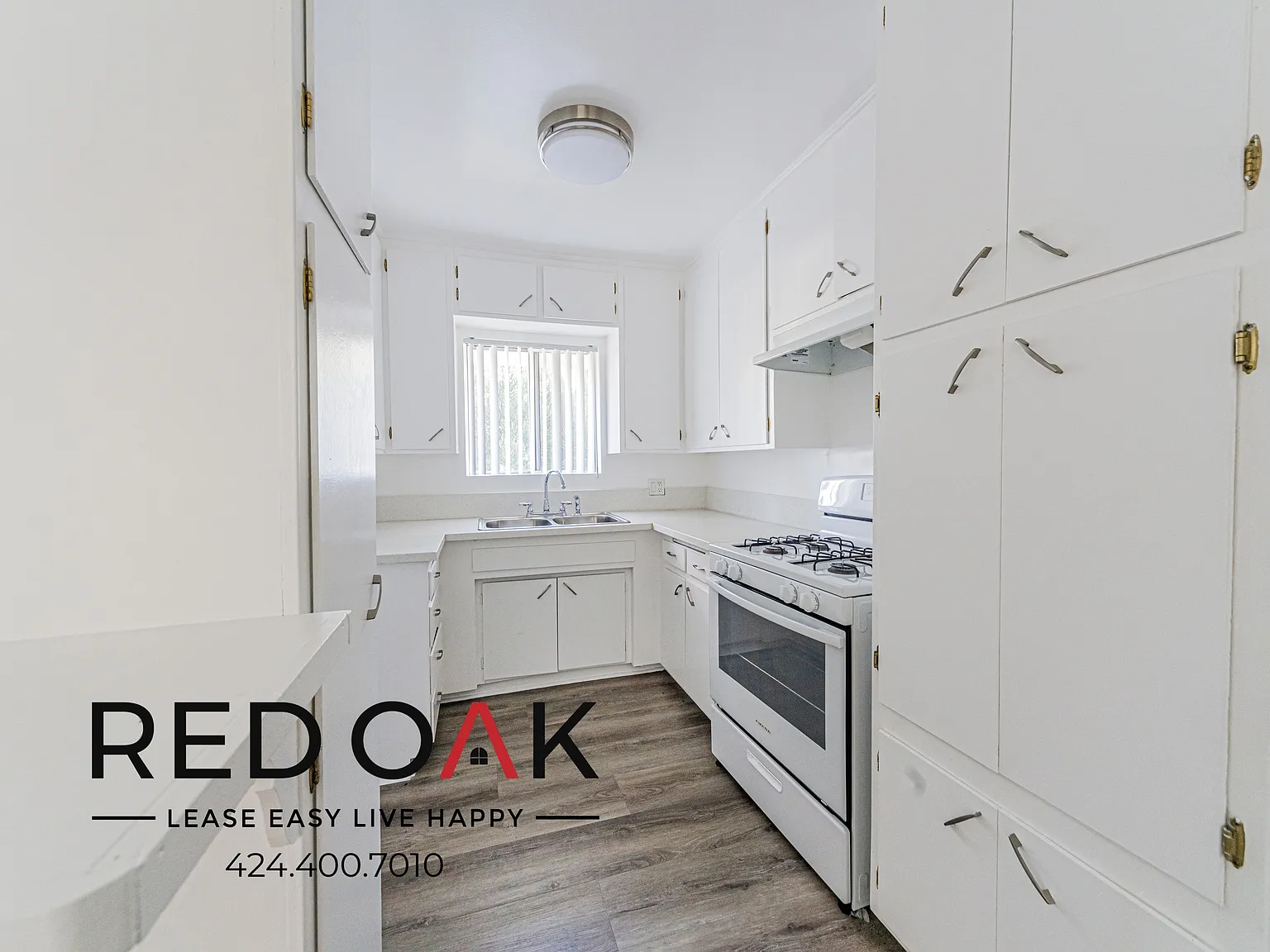 ~Low Deposit~ Spacious One Bedroom With Tons Of Natural Light, On-Site Laundry, And Included Park... — Photo 2