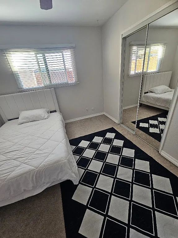 3 bed, 1270 sqft, $1,250 — Photo 1
