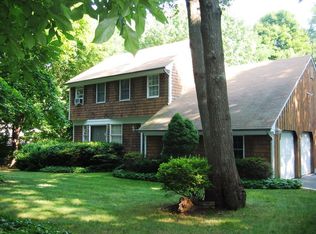 9 Daniel Ct, Miller Place, NY 11764