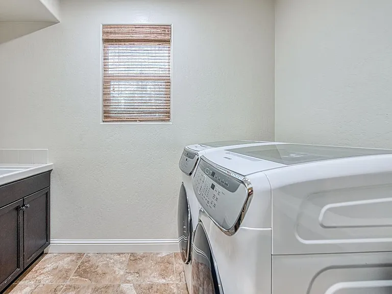 10509 N Sierra Vista Ave — Photo 32