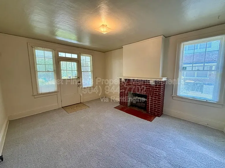 2309 College St — Photo 4