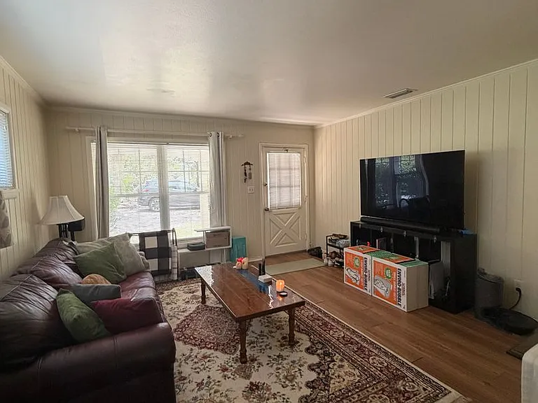 1924 S Meridian St — Photo 9