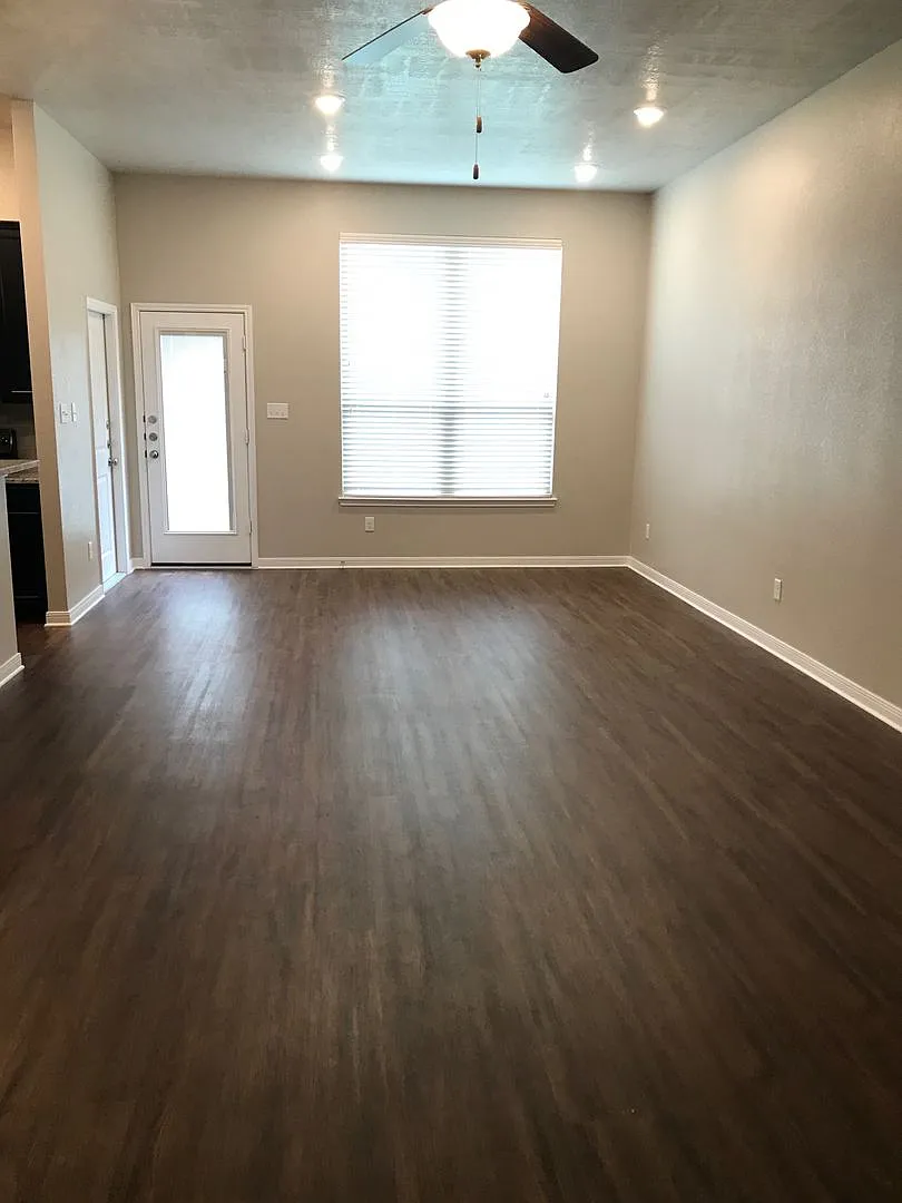 Spacious Single-Family Home Available Now! — Photo 2