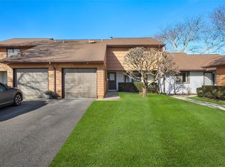 92 Scarlett Dr, Commack, NY 11725