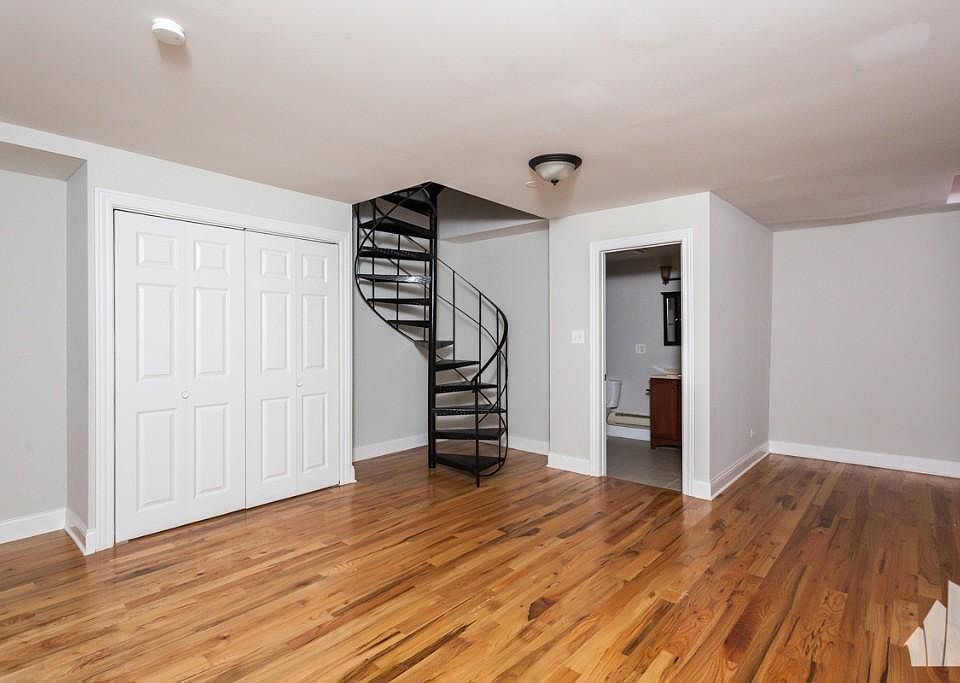 1st image of 815 W Cornelia Ave #118