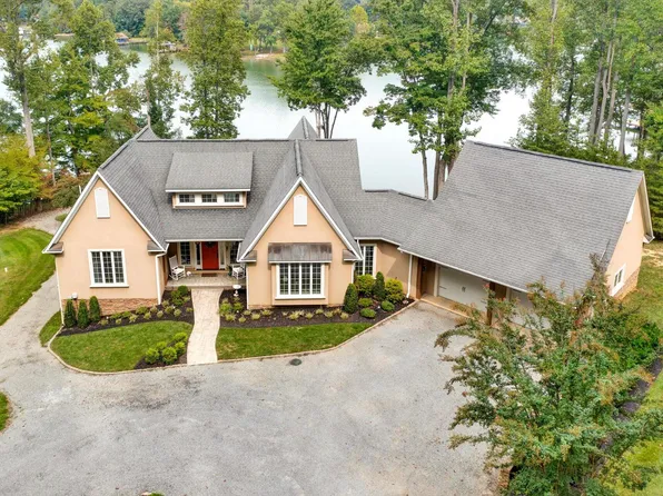 2271 Lakewood Forest Rd, Moneta, VA 24121